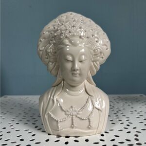 PORCELAIN BUST OF GUANYIN.